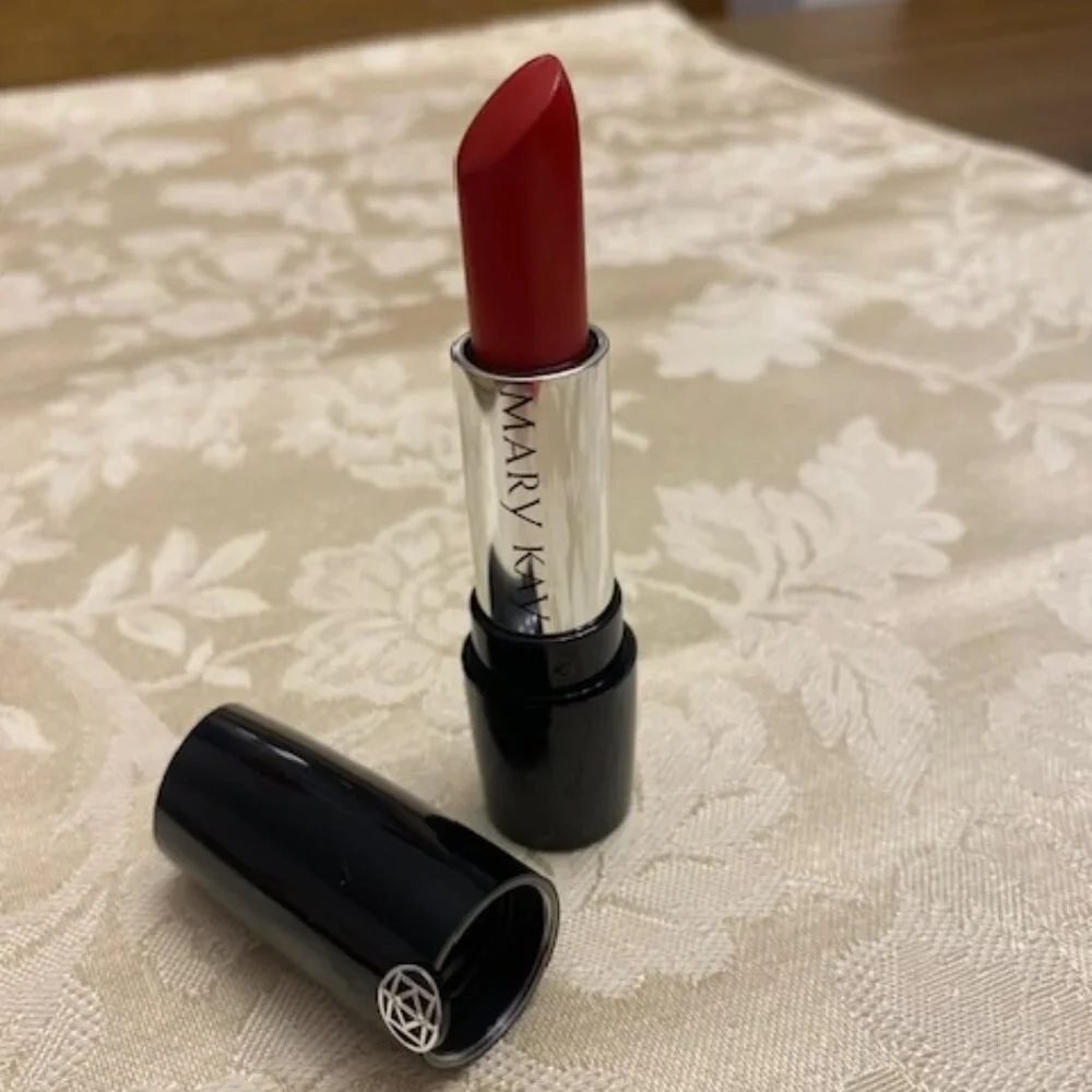 Mary Kay® Gel Semi-Shine Lipstick - RED SMOLDER